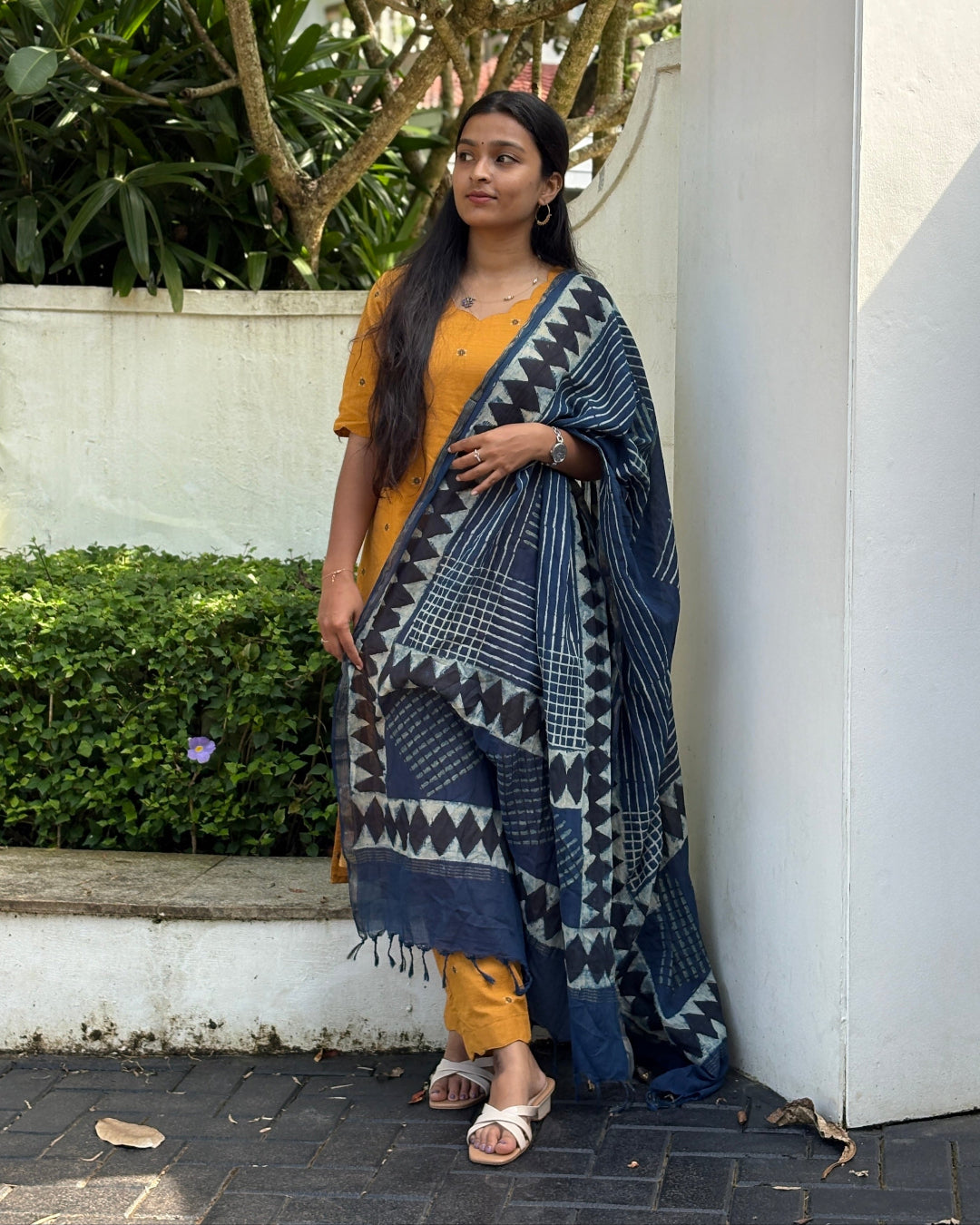 Sara Jacquard Cotton Kurta & Indigo Dupatta Set