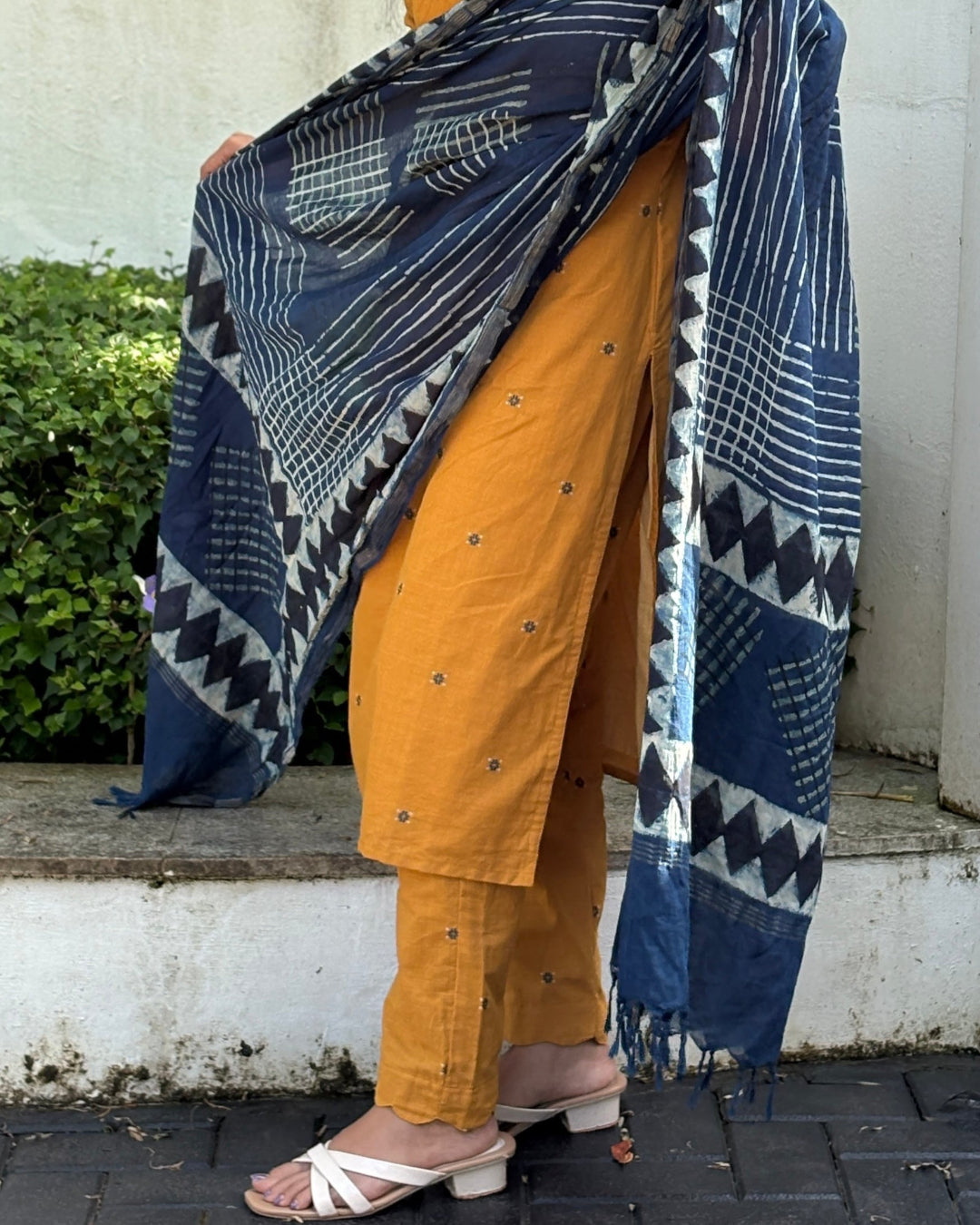 Sara Jacquard Cotton Kurta & Indigo Dupatta Set