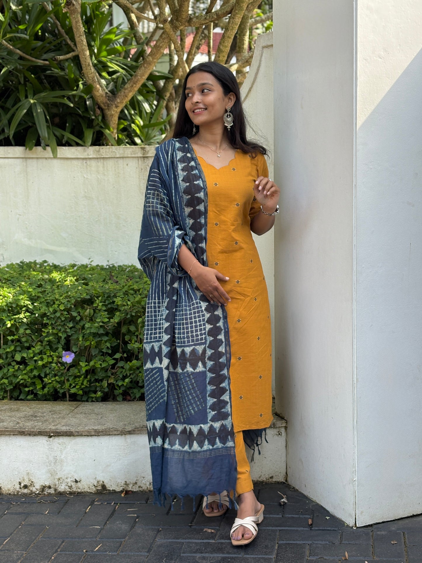 Sara Jacquard Cotton Kurta & Indigo Dupatta