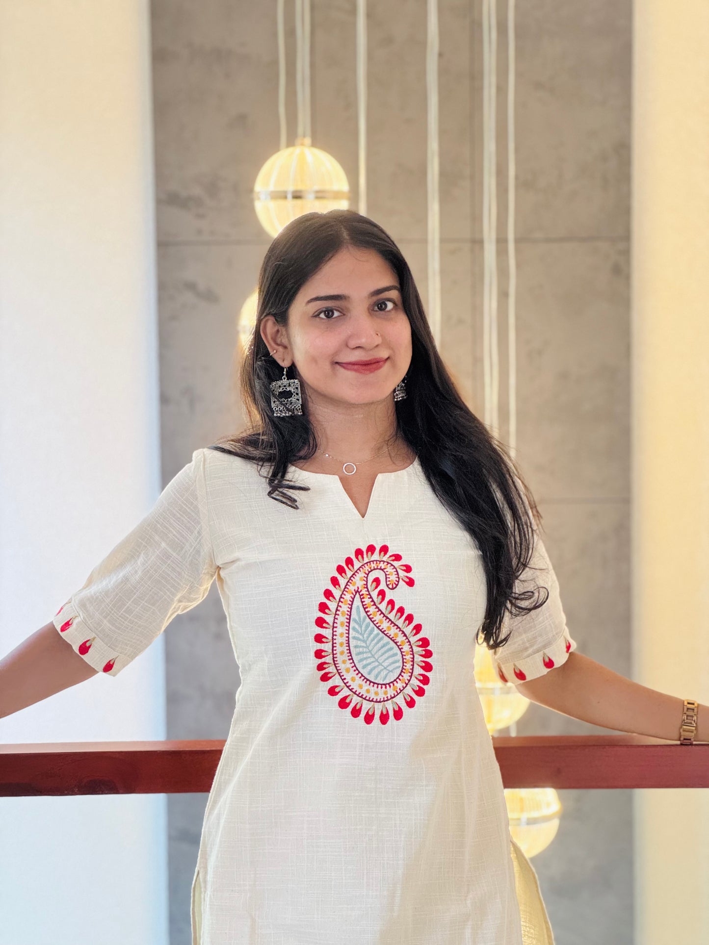 Aadhini - Embroidered White Straight Kurta