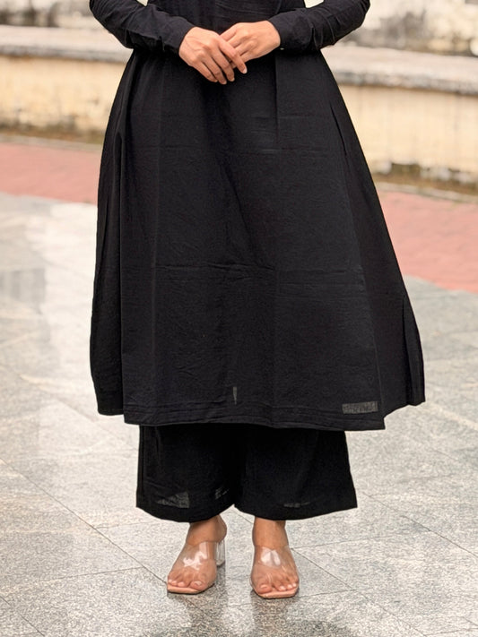 Thira - Black Cotton Parallel Pants