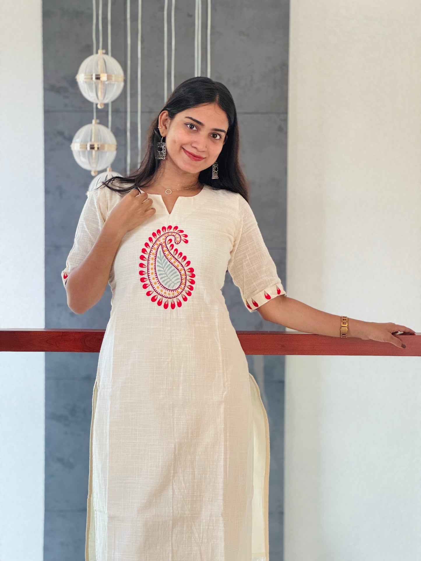 Aadhini - Embroidered White Straight Kurta