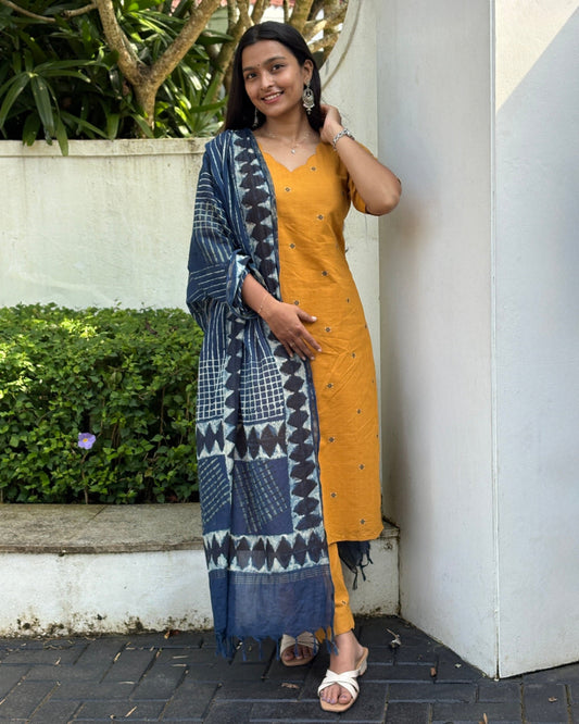 Sara Jacquard Cotton Kurta & Indigo Dupatta Set