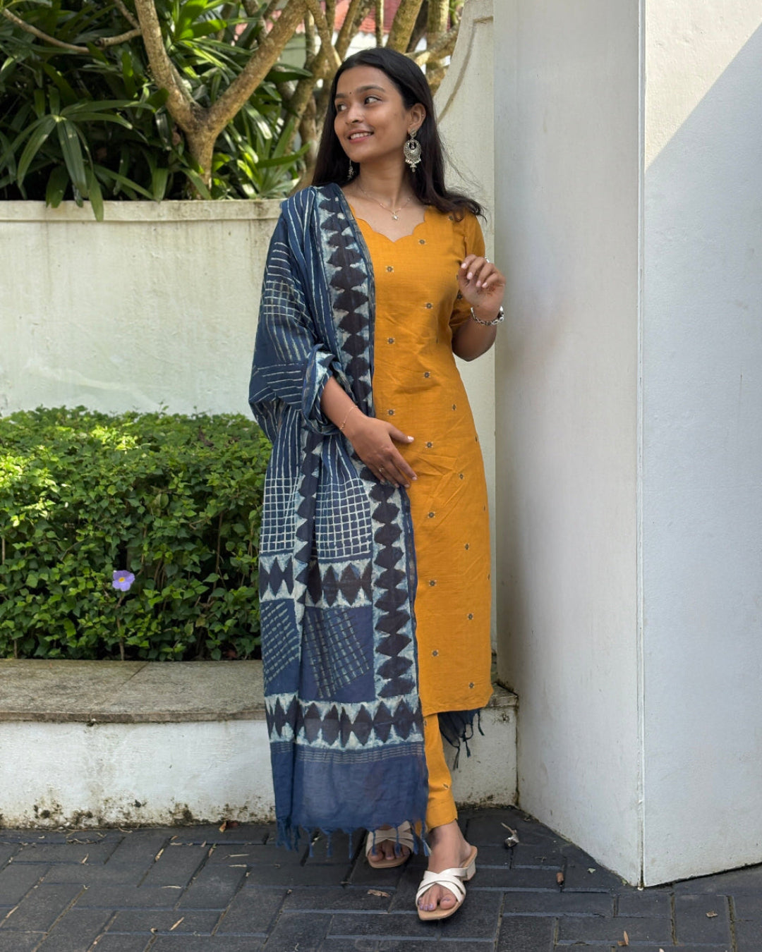 Sara Jacquard Cotton Kurta & Indigo Dupatta Set