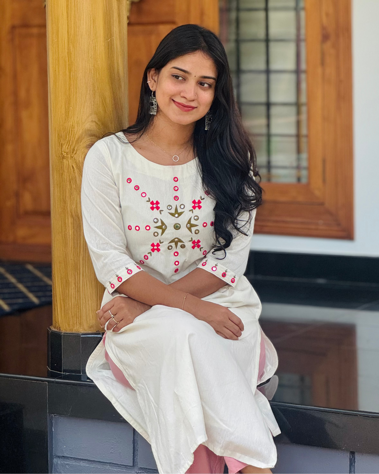 Laya - Embroidered White Straight Kurta